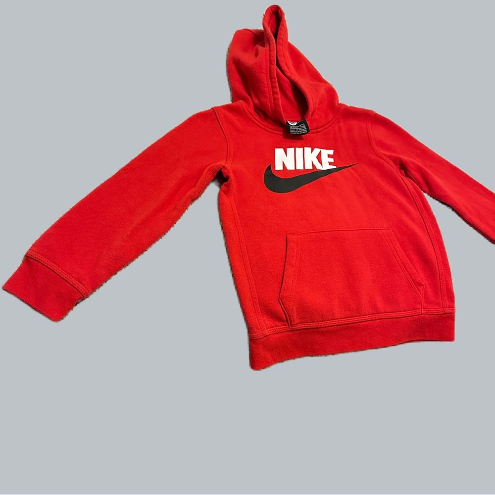 Nike Kids Bright Red Hoodie Boys sz 6-7.  Barely worn excellent condition.